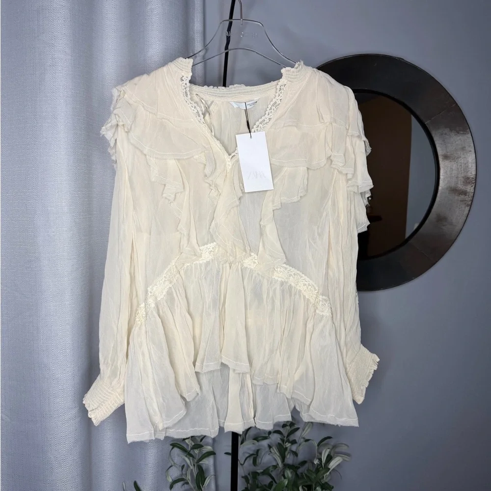 NWT Zara Woman LIMITED EDITION ZW COLLECTION LACE RUFFLE BLOUSE Top Size M - Picture 10 of 12